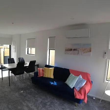 C-Side-R, Modern Beachfront Living